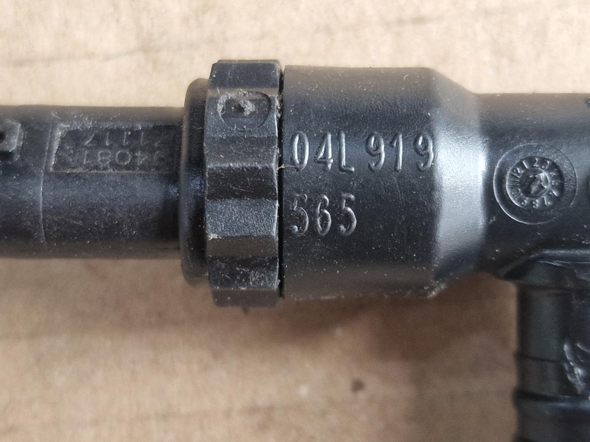 Senzor temperatura combustibil VOLKSWAGEN JETTA VI 162/163 2010 - 2018 2.0 TDI CLCA, CUUA 04L919565