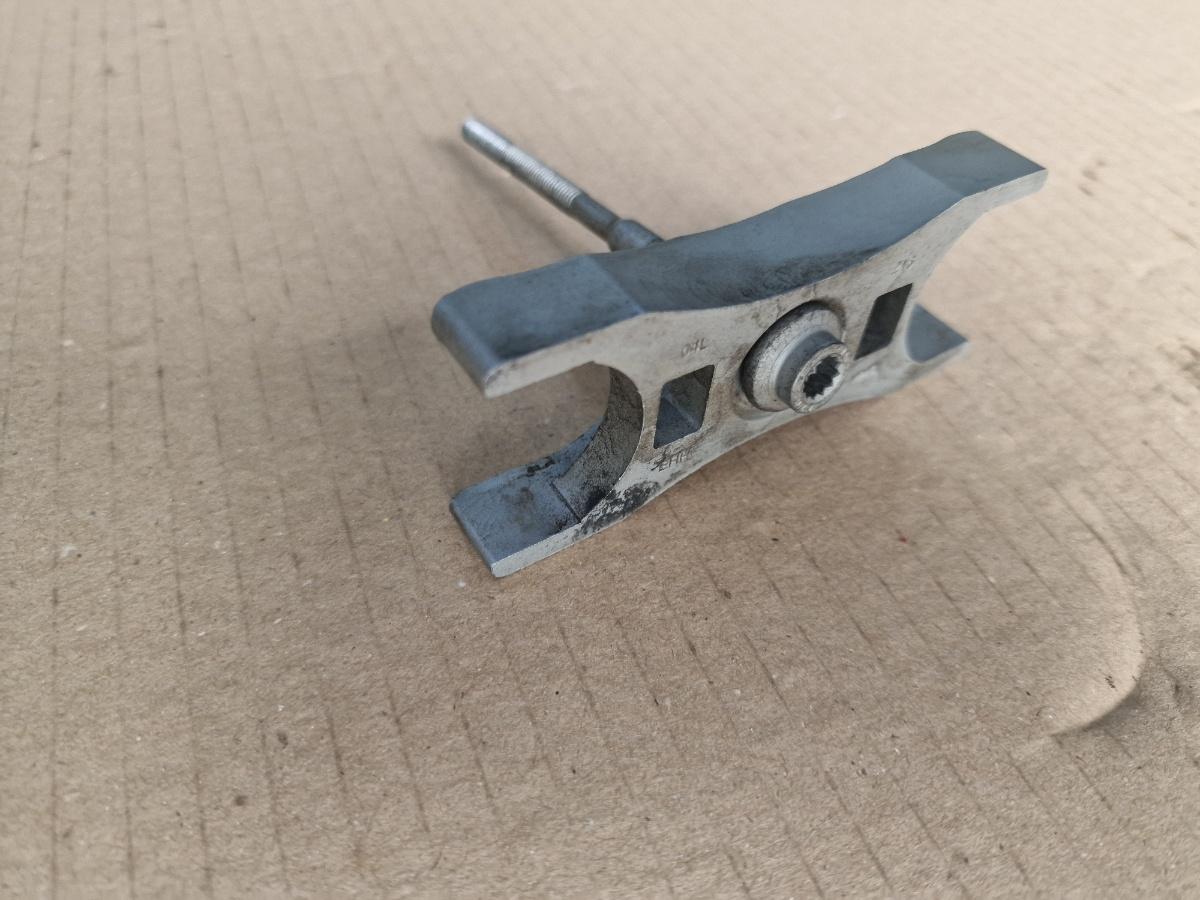 Clema fixare injector combustibil VOLKSWAGEN JETTA VI 162/163 2010 - 2018 2.0 TDI CLCA, CUUA 04L216