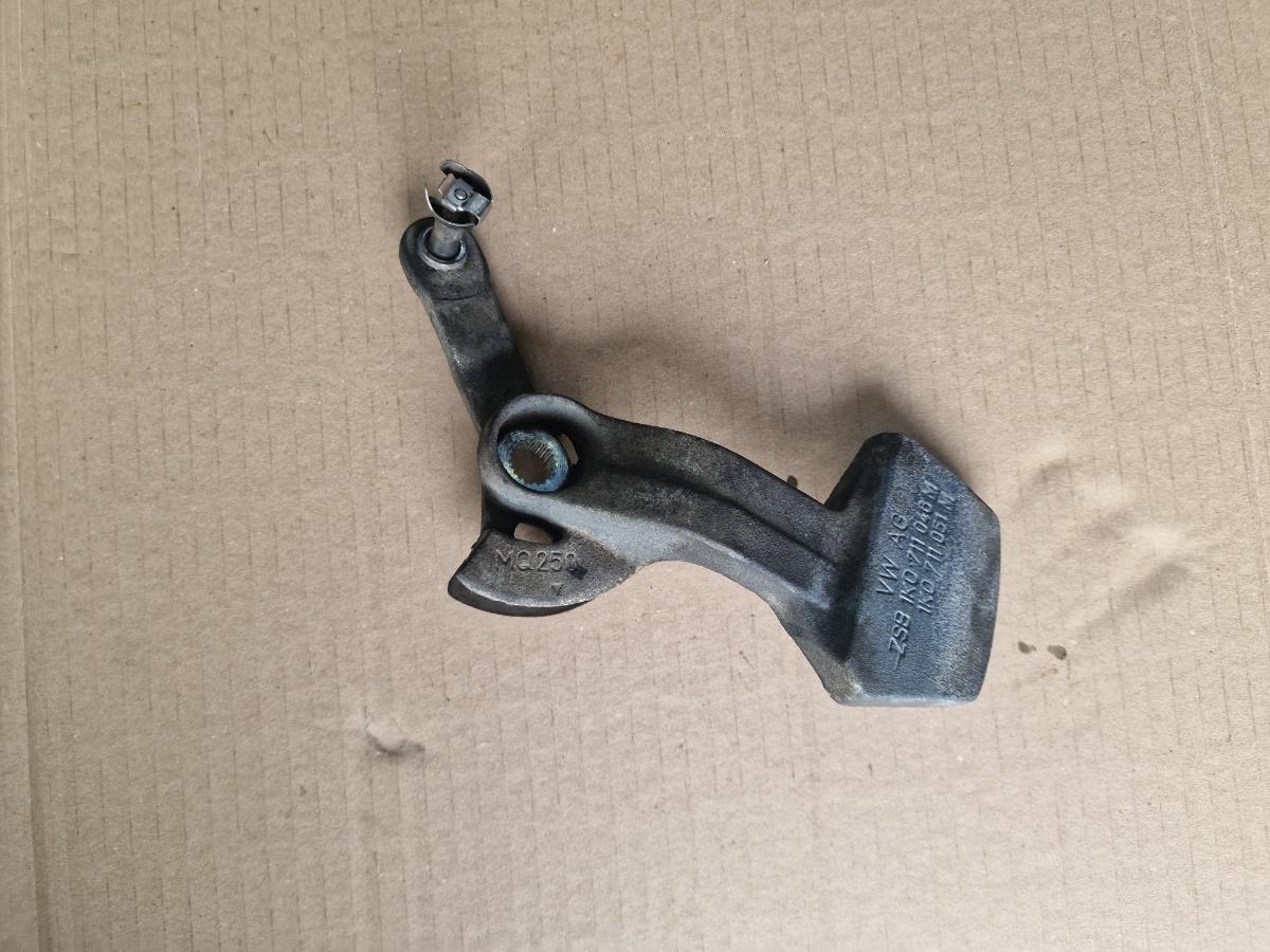 Levier timonerie schimbator de viteze VOLKSWAGEN JETTA VI 162/163 2010 - 2018 2.0 TDI CLCA, CUUA 1K0711046M 1K0711051M