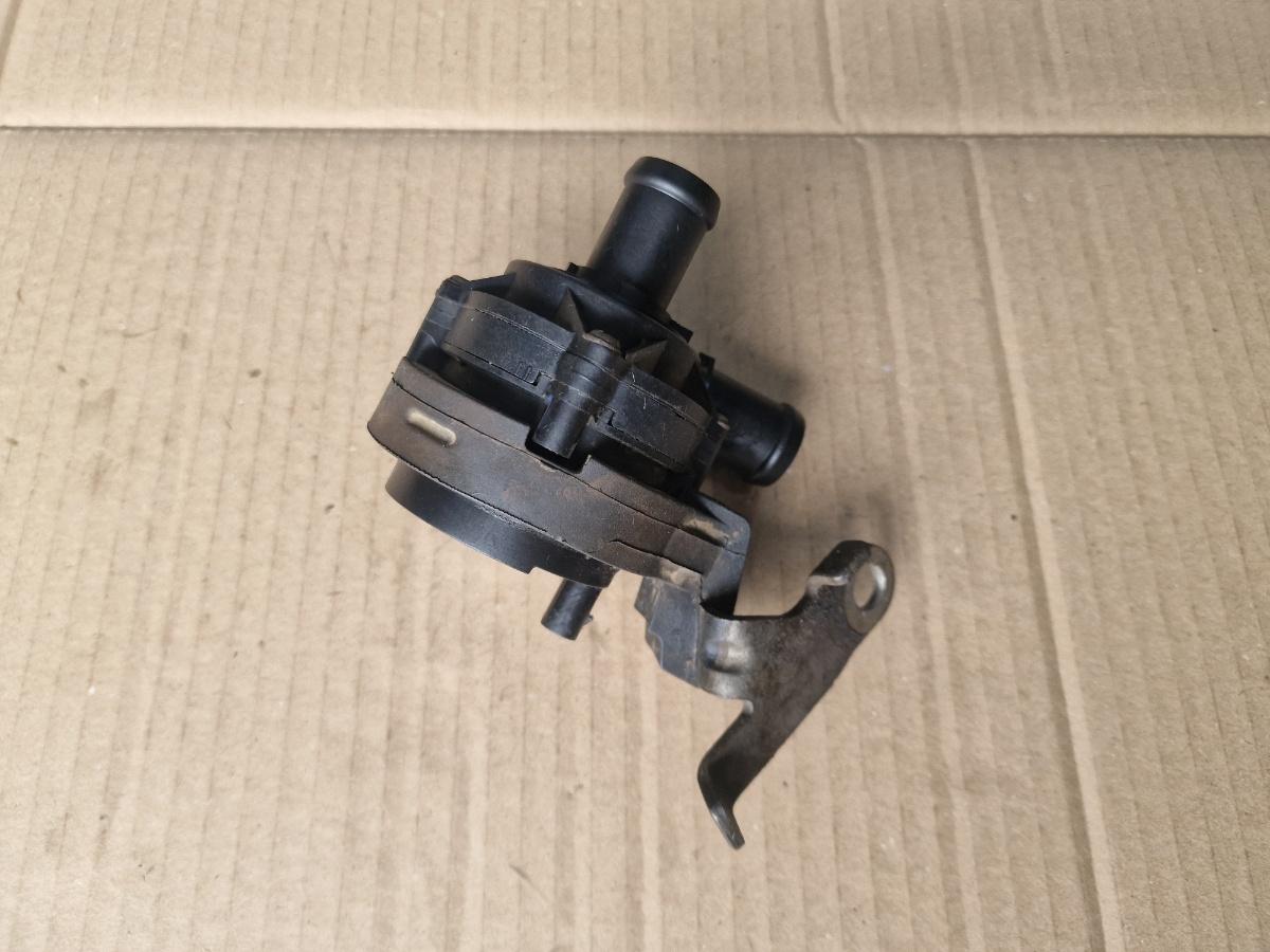 Pompa auxiliara recirculare apa VOLKSWAGEN JETTA VI 162/163 2010 - 2018 2.0 TDI CLCA, CUUA 5Q0965567J