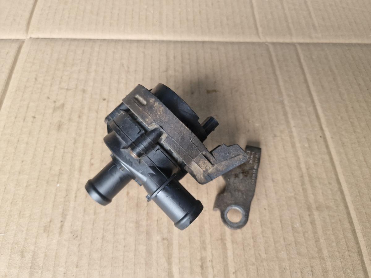 Pompa auxiliara recirculare apa VOLKSWAGEN JETTA VI 162/163 2010 - 2018 2.0 TDI CLCA, CUUA 5Q0965567J