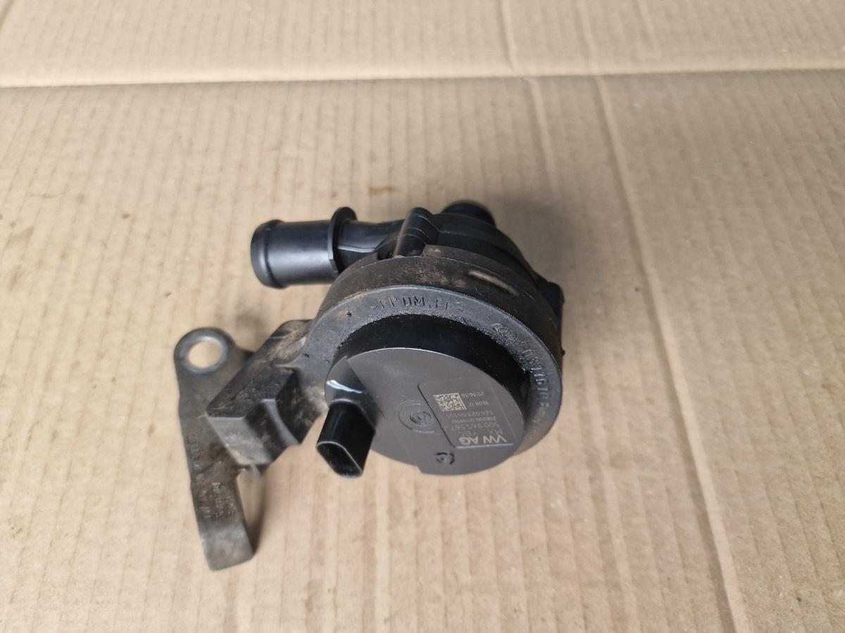 Pompa auxiliara recirculare apa VOLKSWAGEN JETTA VI 162/163 2010 - 2018 2.0 TDI CLCA, CUUA 5Q0965567J