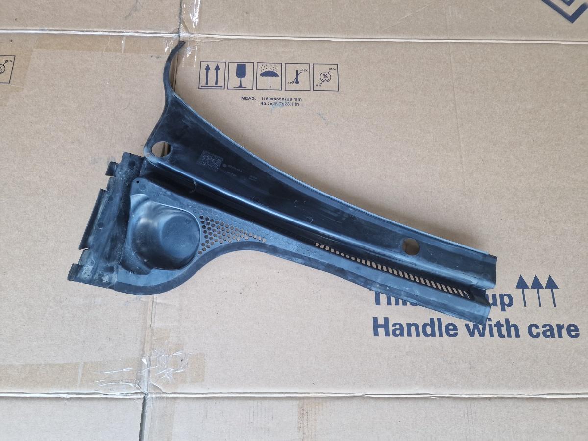 Ornament stergatoare stanga VOLKSWAGEN JETTA VI 162/163 2010 - 2018 2.0 TDI CLCA, CUUA 5C7819403A
