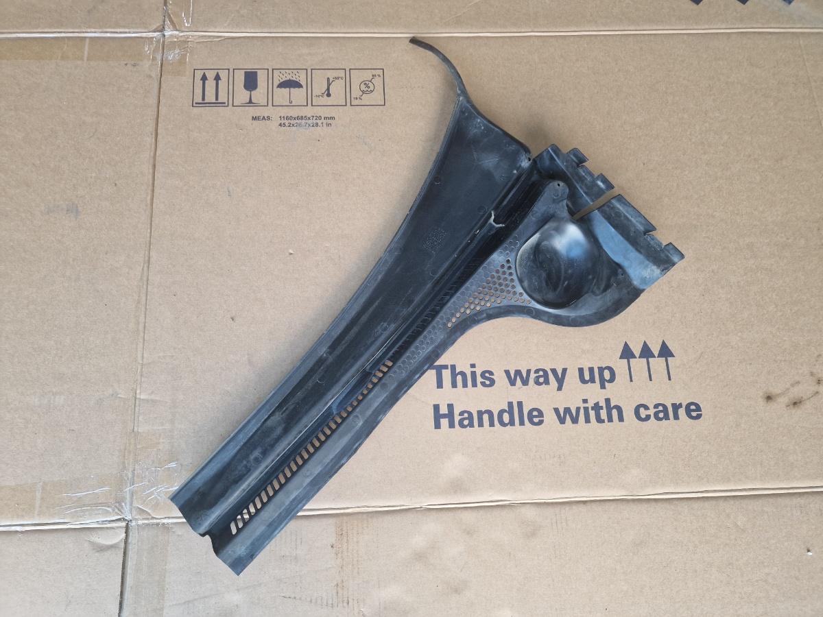 Ornament stergatoare dreapta VOLKSWAGEN JETTA VI 162/163 2010 - 2018 2.0 TDI CLCA, CUUA 5C7819404A