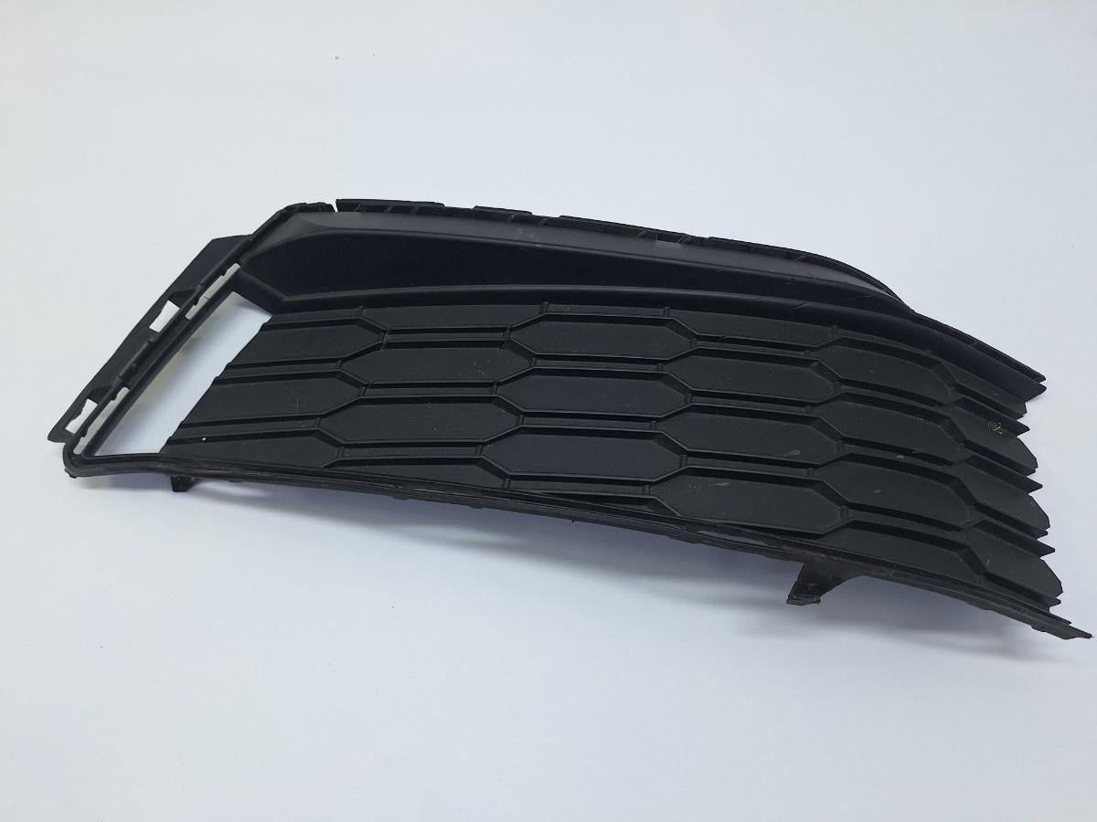 Grila/ornament lampa ceata fata dreapta SKODA KAMIQ [ 2018 -> ] 1.5 TSI ACT EVO DPCA 658807368