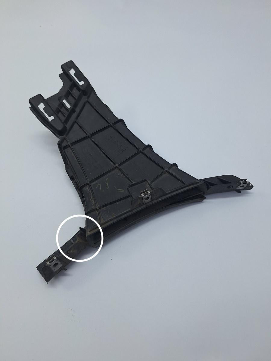 Deflector aer bara fata dreapta SKODA KAMIQ [ 2018 -> ] 1.5 TSI ACT EVO DPCA 658121764A