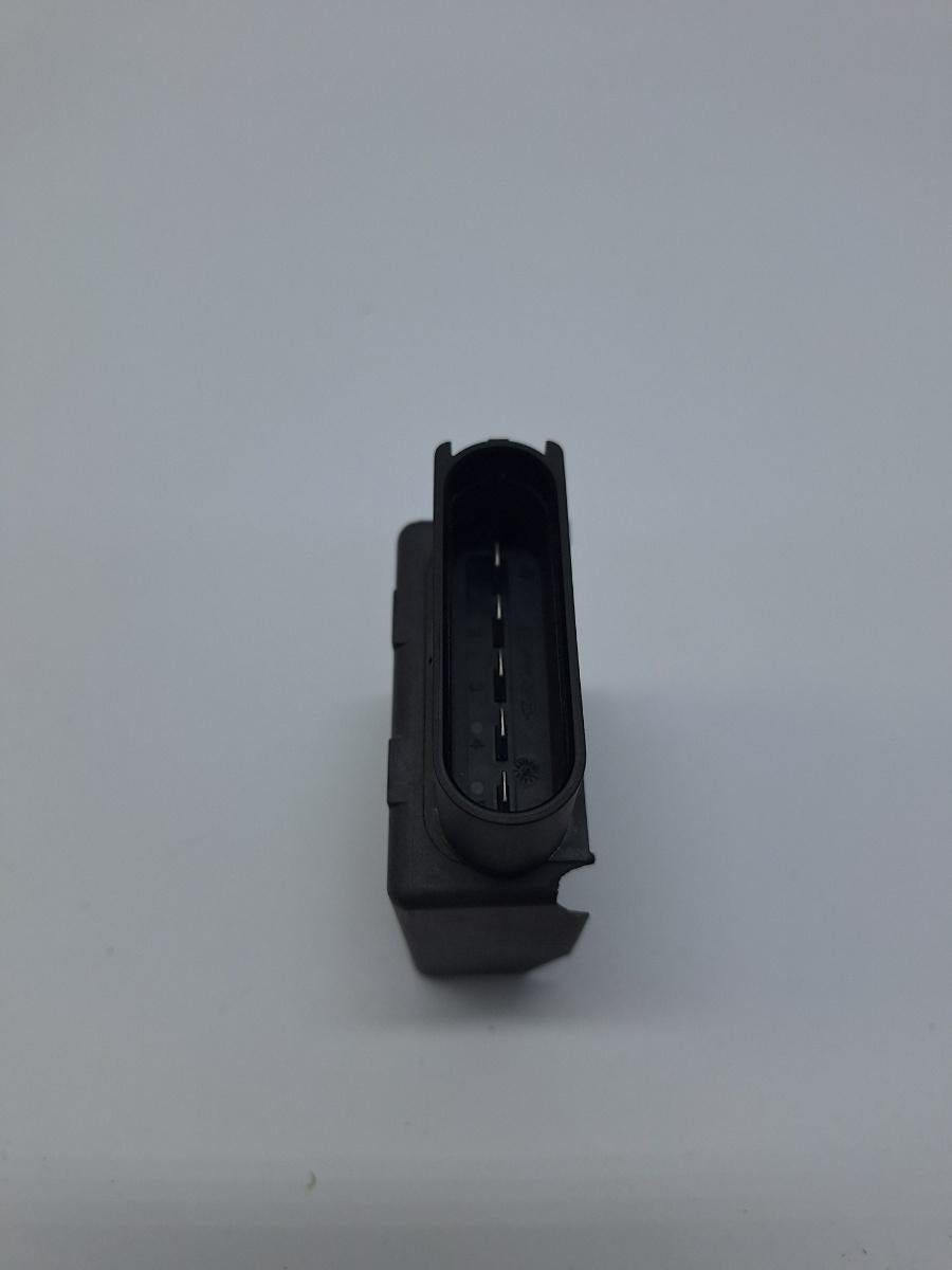 Releu pompa de combustibil SKODA KAMIQ [ 2018 -> ] 1.5 TSI ACT EVO DPCA 5Q0906093B
