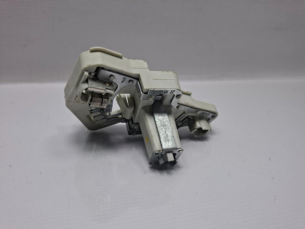 Soclu stop de pe haion stanga VOLKSWAGEN PASSAT CC 357 2008 - 2012 2.0 TSI CCZB 3C8945257A