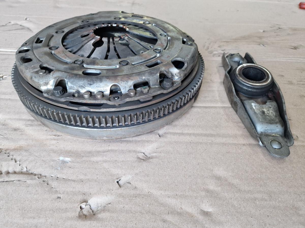 Kit ambreiaj masa dubla VOLKSWAGEN JETTA VI 162/163 2010 - 2018 2.0 TDI CLCA, CUUA 03L105264AD