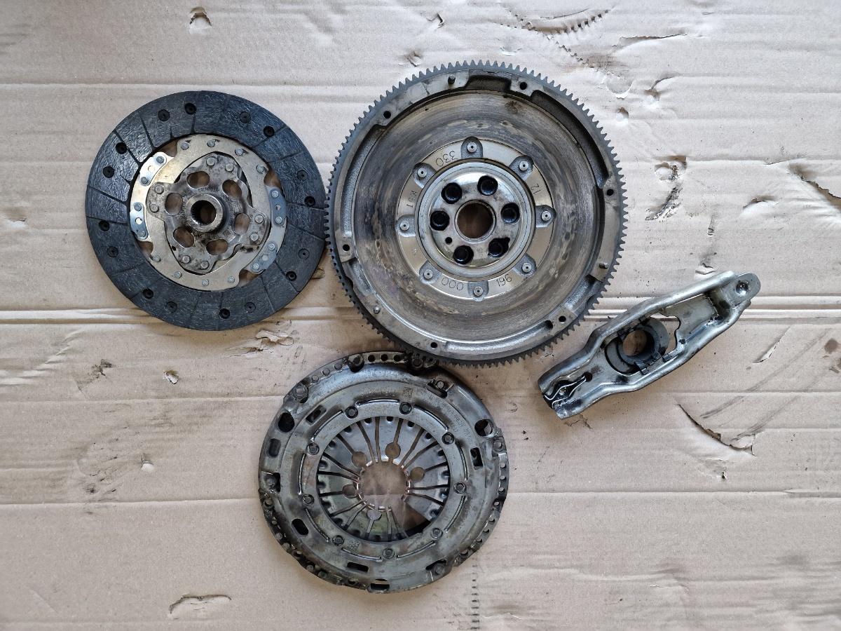 Kit ambreiaj masa dubla VOLKSWAGEN JETTA VI 162/163 2010 - 2018 2.0 TDI CLCA, CUUA 03L105264AD