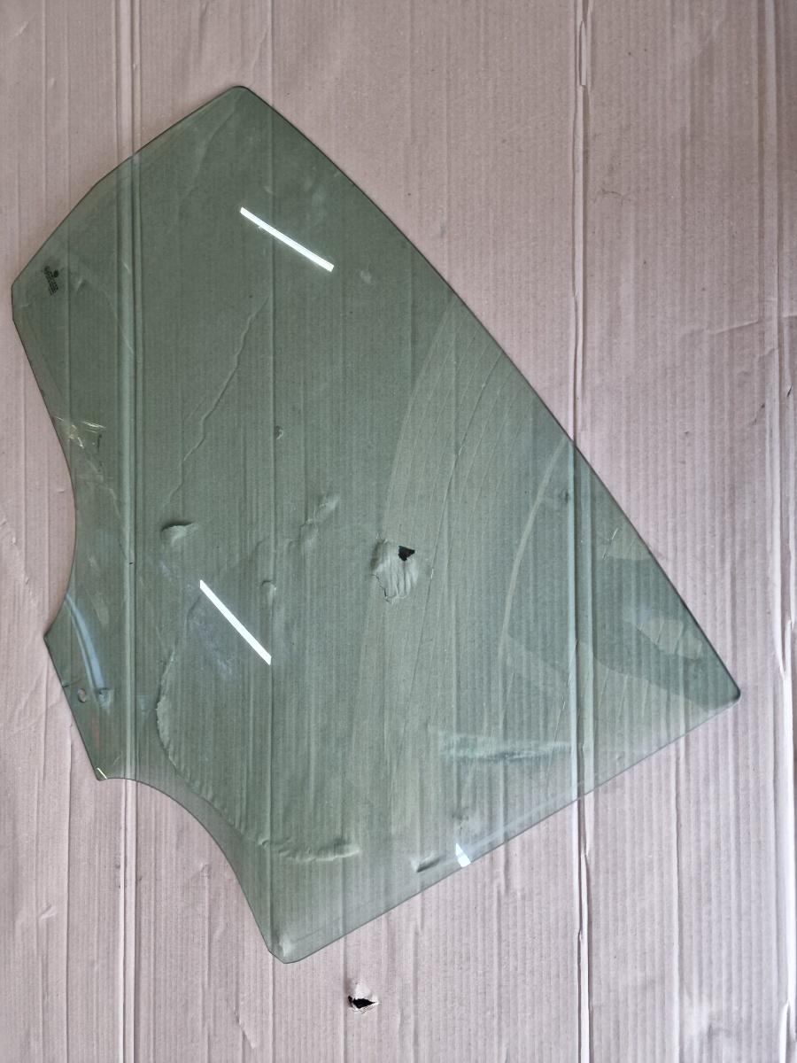 Geam portiera dreapta spate VOLKSWAGEN PASSAT 3B3 2000 - 2005 1.9 TDI AVF, AWX SOLIVER 43R-00081 3B5845026