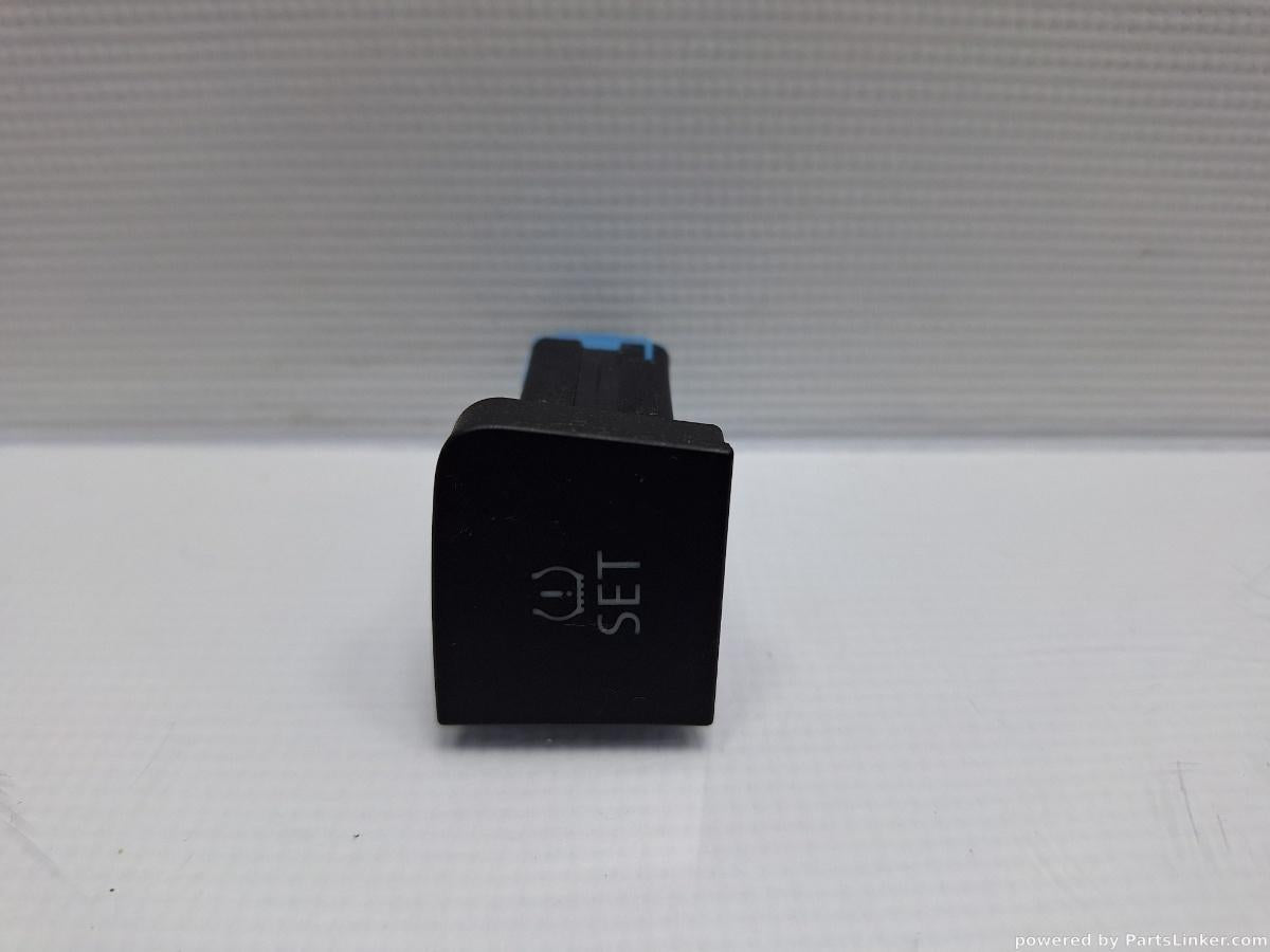 Buton resetare presiune roti VOLKSWAGEN PASSAT Variant 3C5 2005 - 2011 2.0 TDI CBDC 3C0927121D
