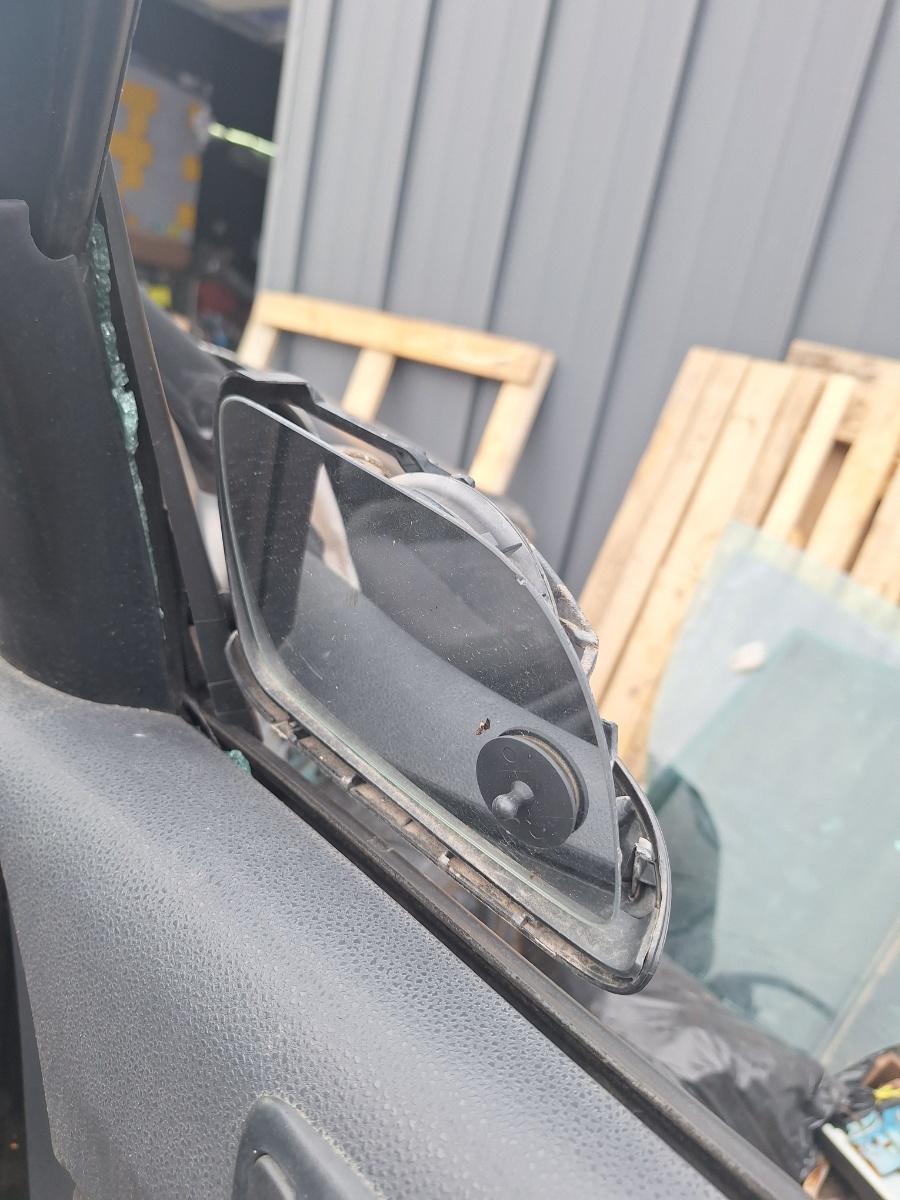 Suport oglinda laterala portiera fata dreapta VOLKSWAGEN POLO 9N_ 2001 - 2012 1.4 16V AUA, BBY, BKY