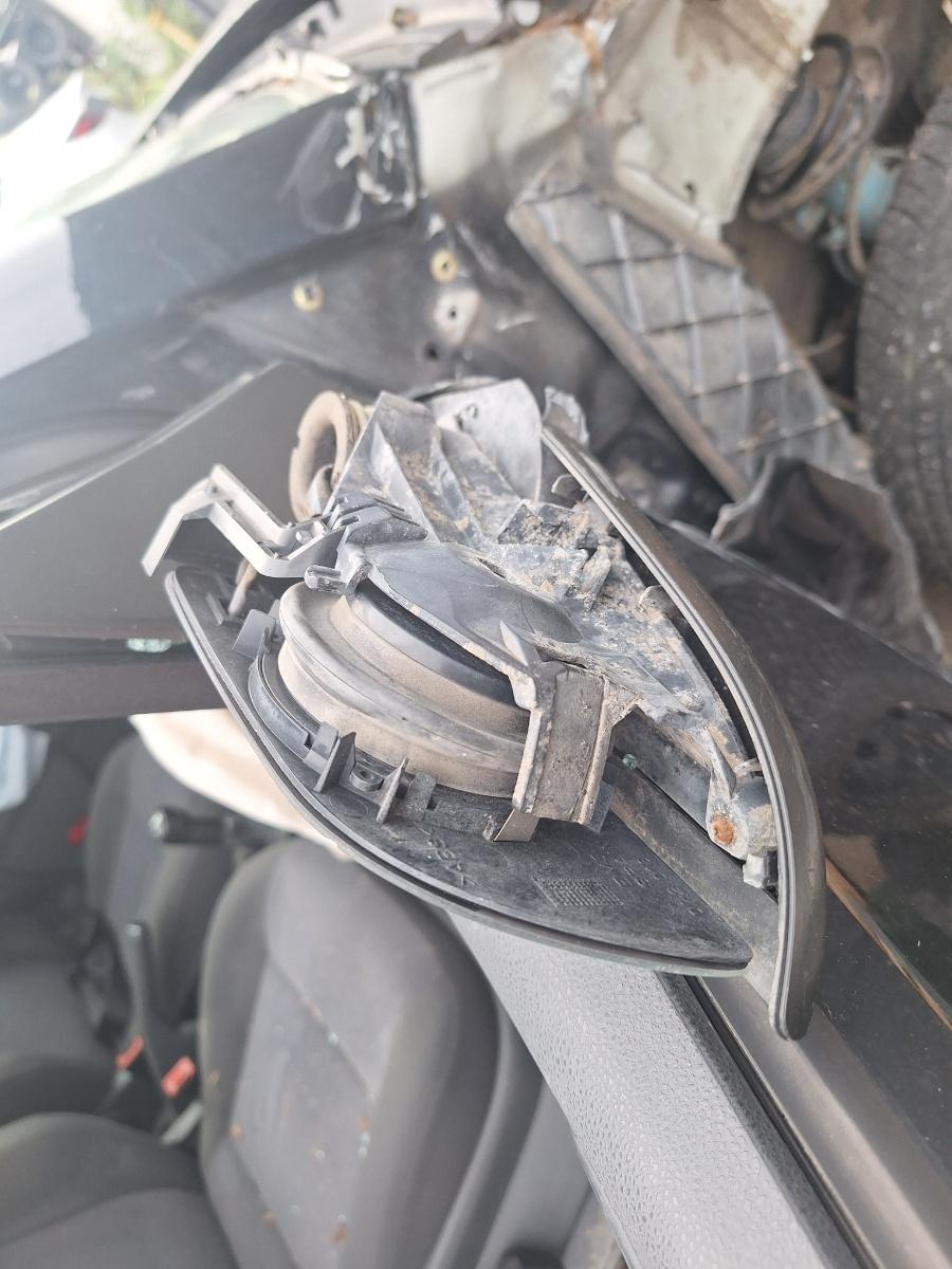 Suport oglinda laterala portiera fata dreapta VOLKSWAGEN POLO 9N_ 2001 - 2012 1.4 16V AUA, BBY, BKY
