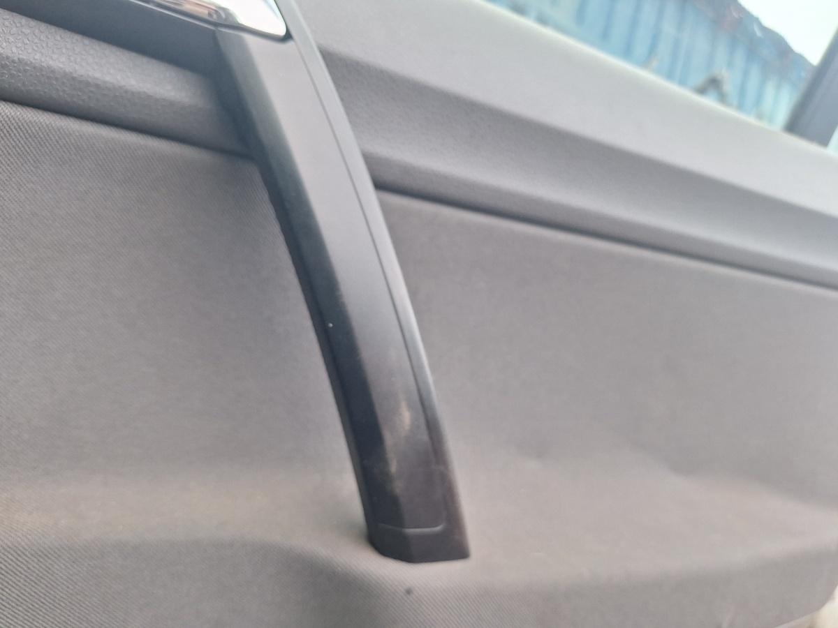 Maner interior portiera dreapta spate VOLKSWAGEN POLO 9N_ 2001 - 2012 1.4 16V AUA, BBY, BKY