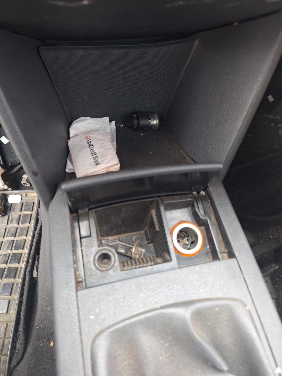Consola centrala VOLKSWAGEN POLO 9N_ 2001 - 2012 1.4 16V AUA, BBY, BKY