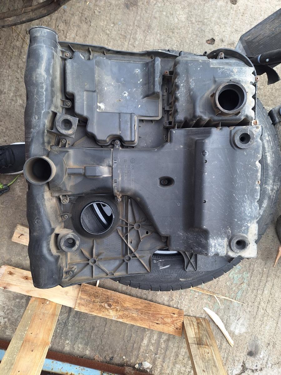 Capac motor (ornament) VOLKSWAGEN POLO 9N_ 2001 - 2012 1.4 16V AUA, BBY, BKY 036129607CB