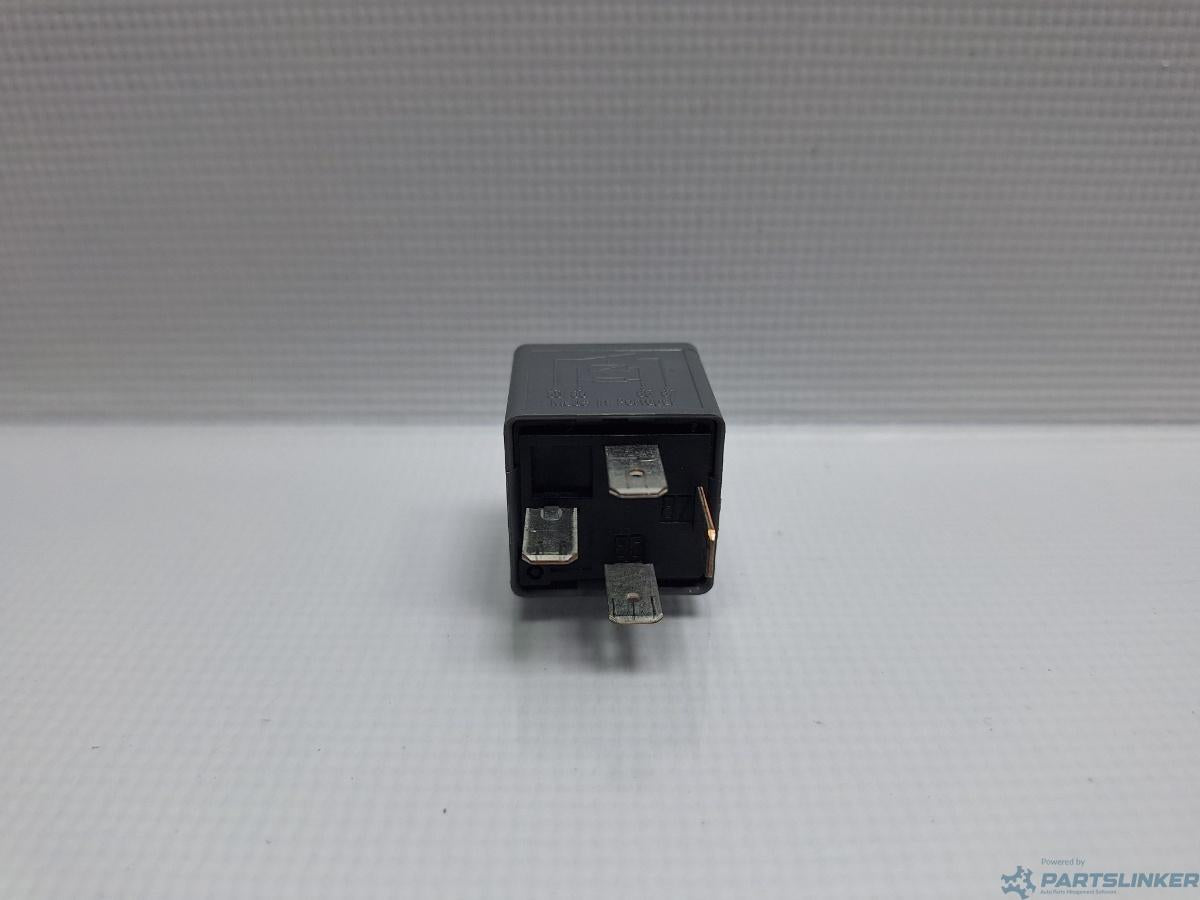 Releu 373 VOLKSWAGEN GOLF VAN VI Variant AJ5 2009 - 2014 1.6 TDi BlueMotion CAYC VAG 8D0951253A