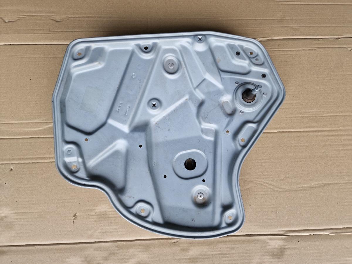 Macara geam manuala dreapta spate SKODA OCTAVIA 1Z3 2004 - 2013 1Z0839656