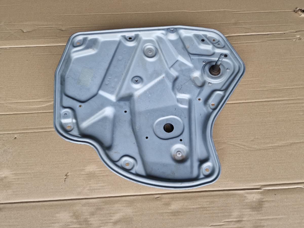 Macara geam manuala dreapta spate SKODA OCTAVIA 1Z3 2004 - 2013 1Z0839656