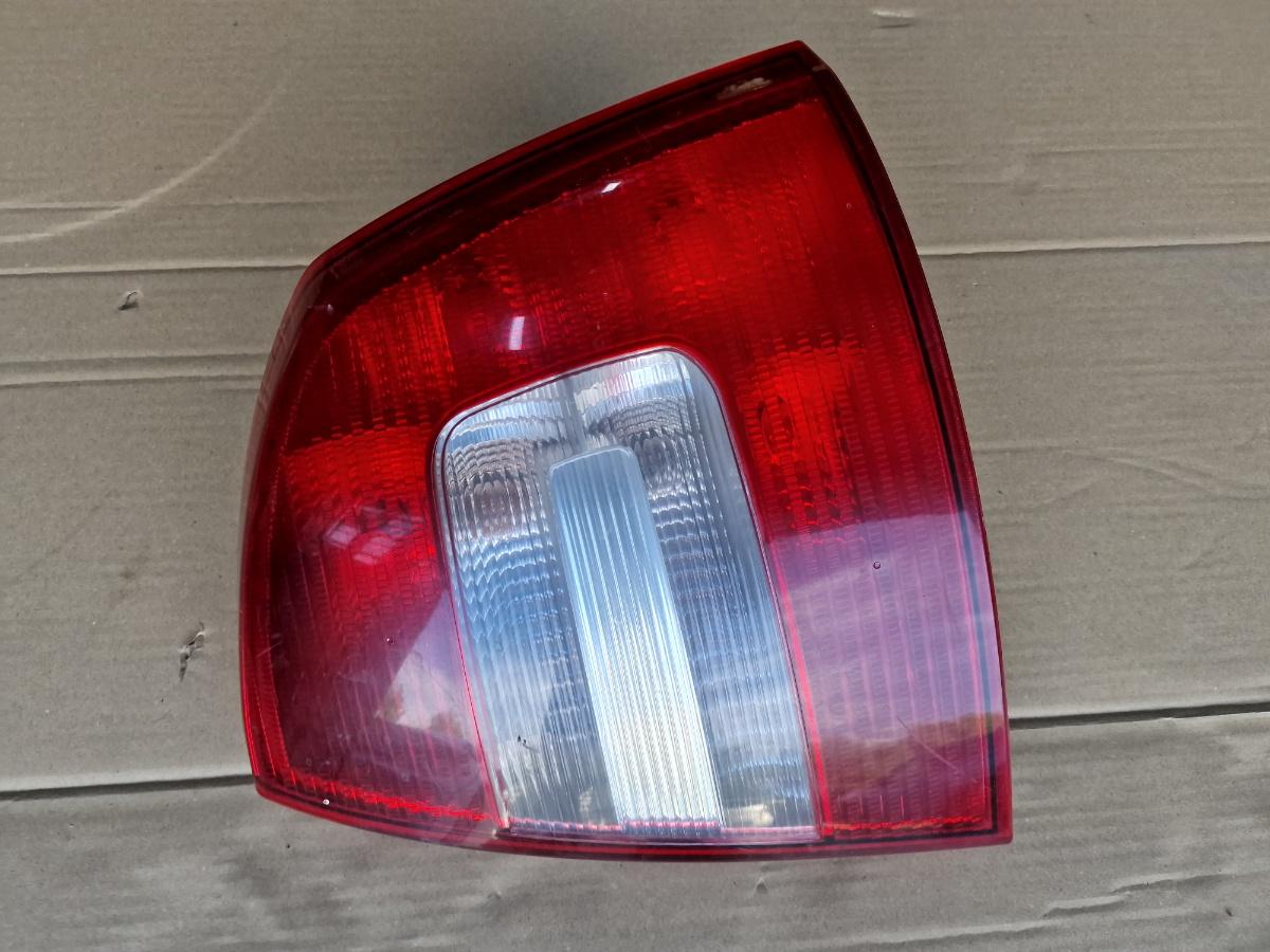 Lampa stop de pe caroserie dreapta SKODA OCTAVIA Hatchback 1Z3 2004 - 2013 1Z5945112B 1Z5945096B