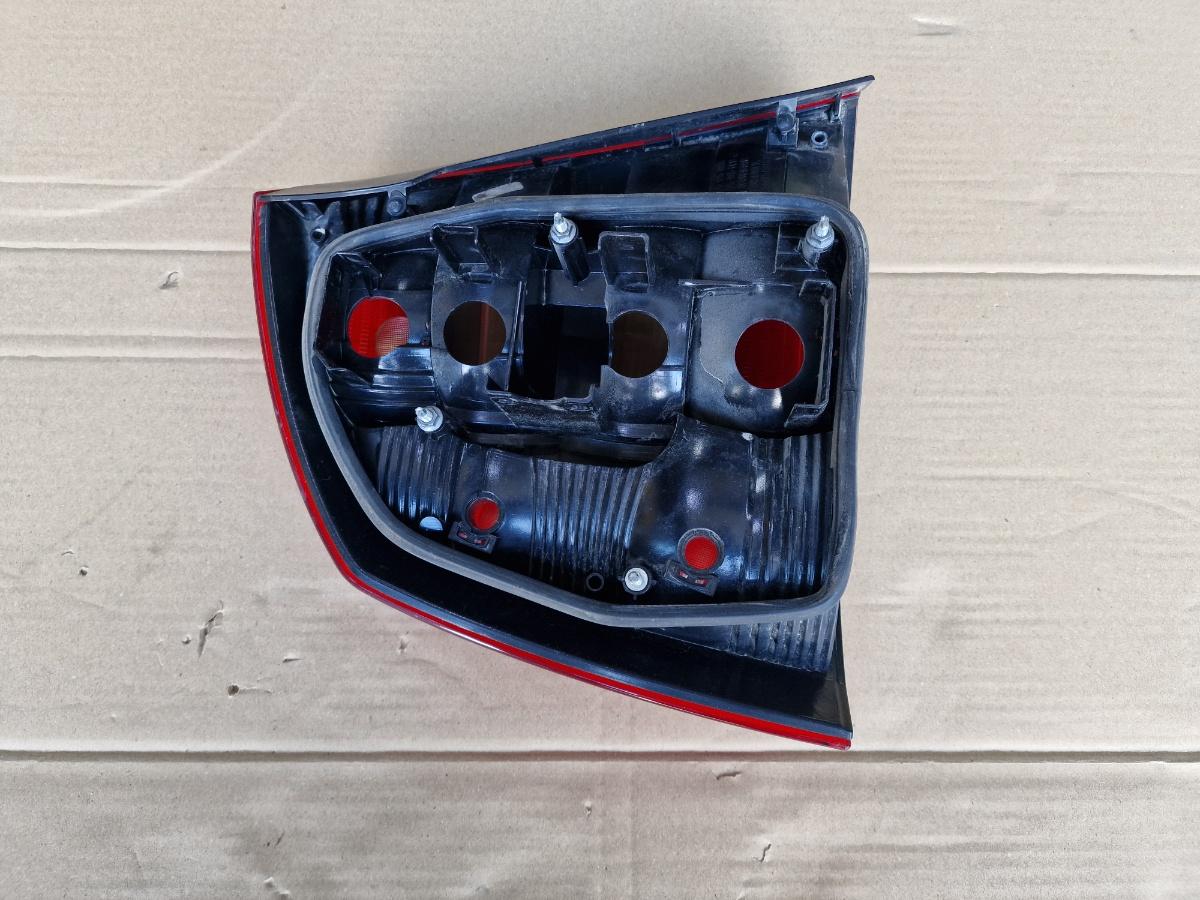 Lampa stop de pe caroserie dreapta SKODA OCTAVIA Hatchback 1Z3 2004 - 2013 1Z5945112B 1Z5945096B