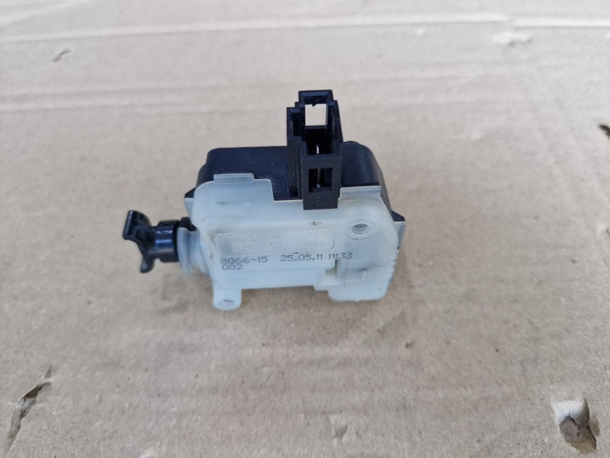 Motoras broasca incuietoare hayon portbagaj SKODA OCTAVIA 1Z3 2004 - 2013 2.0 TDI 16V BKD, CFHC, CLCB 8066-15Q02 1Z0827511C