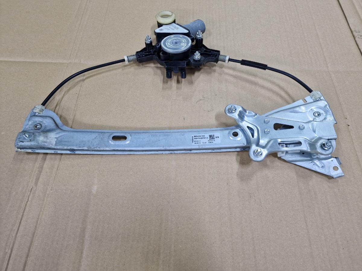 Macara Geam dreapta fata TOYOTA COROLLA _E21_ 2018 -> 1.8 Hybrid 2ZR-FXE 553420-104