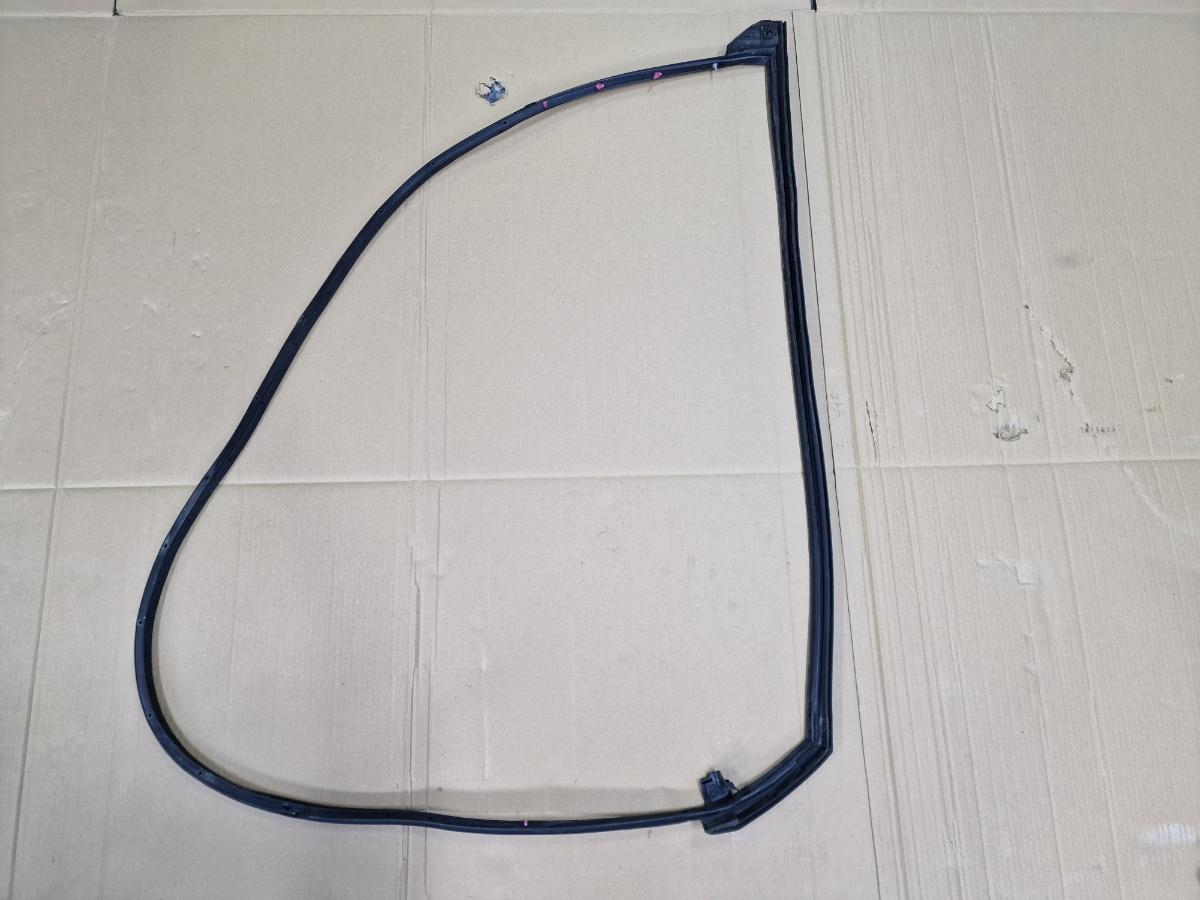 Cheder pe portiera dreapta fata TOYOTA COROLLA _E21_ 2018 -> 1.8 Hybrid 2ZR-FXE 67861-02340C1