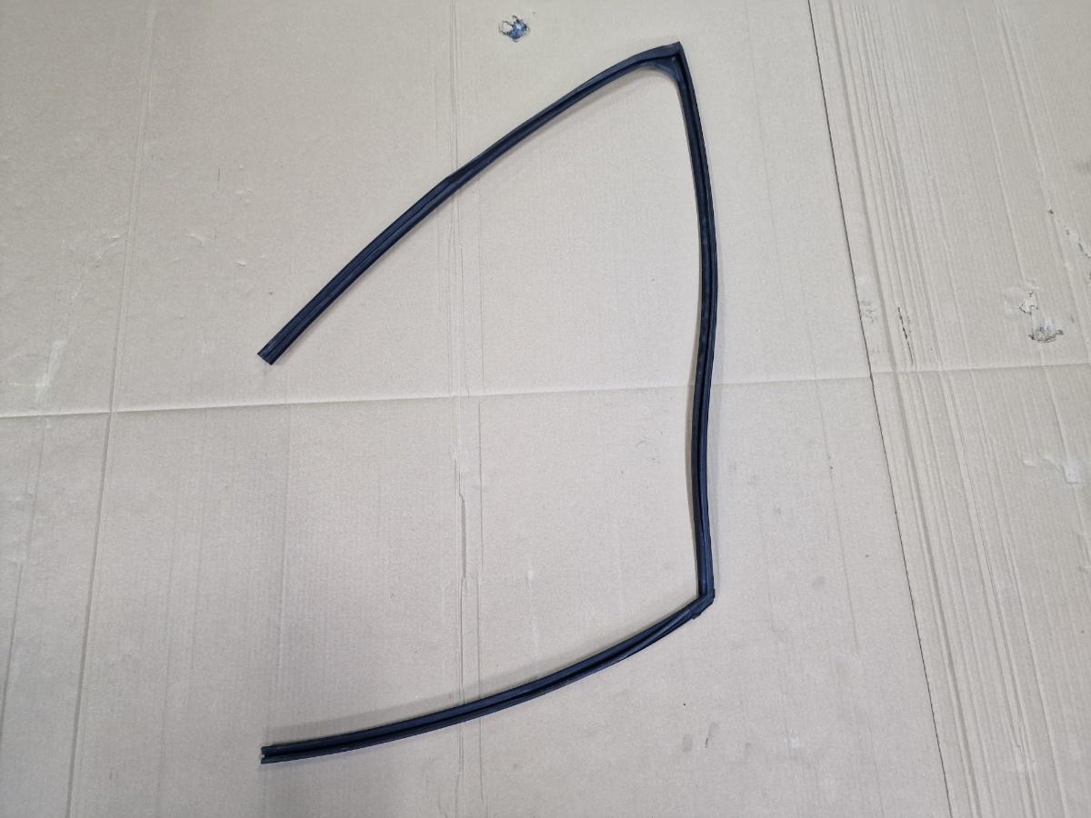 Cheder geam portiera dreapta fata TOYOTA COROLLA _E21_ 2018 -> 1.8 Hybrid 2ZR-FXE 68141-02390 A1R