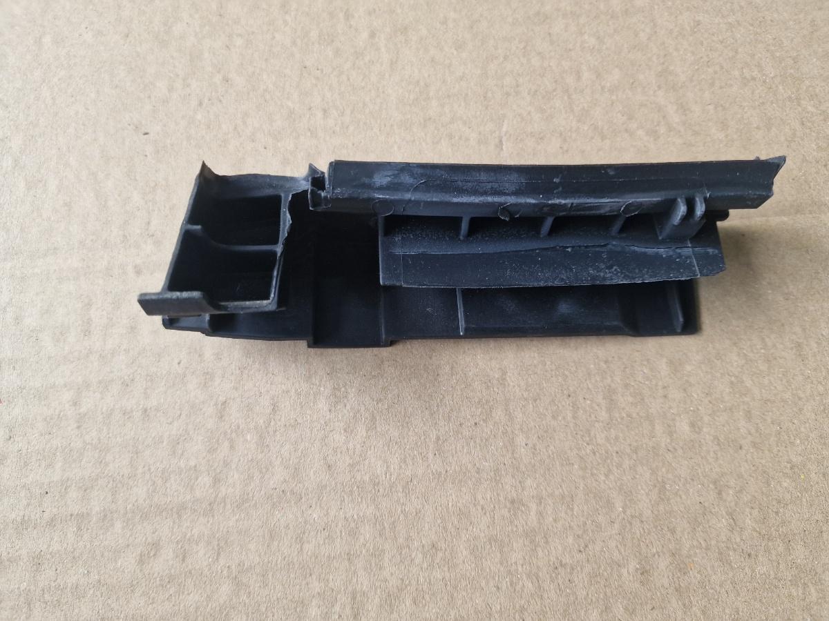 Ornament etansare portiera fata dreapta fata TOYOTA COROLLA _E21_ 2018 -> 1.8 Hybrid 2ZR-FXE 67835-02020