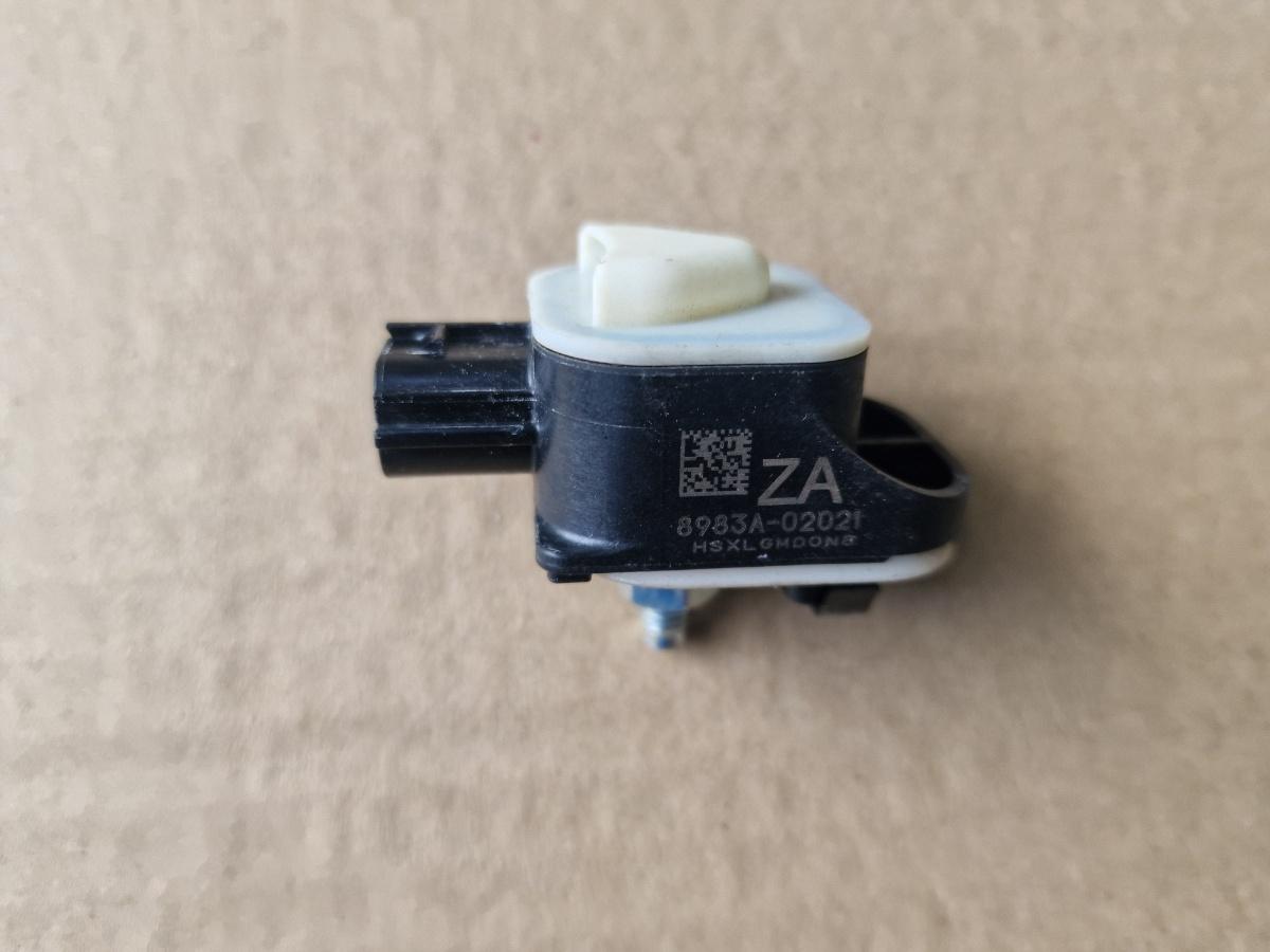 Senzor de impact airbag dreapta fata TOYOTA COROLLA _E21_ 2018 -> 1.8 Hybrid 2ZR-FXE 8983A-02021