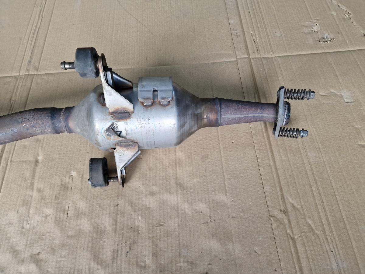 Teava de esapament cu catalizator TOYOTA COROLLA _E21_ 2018 -> 1.8 Hybrid 2ZR-FXE 30T36