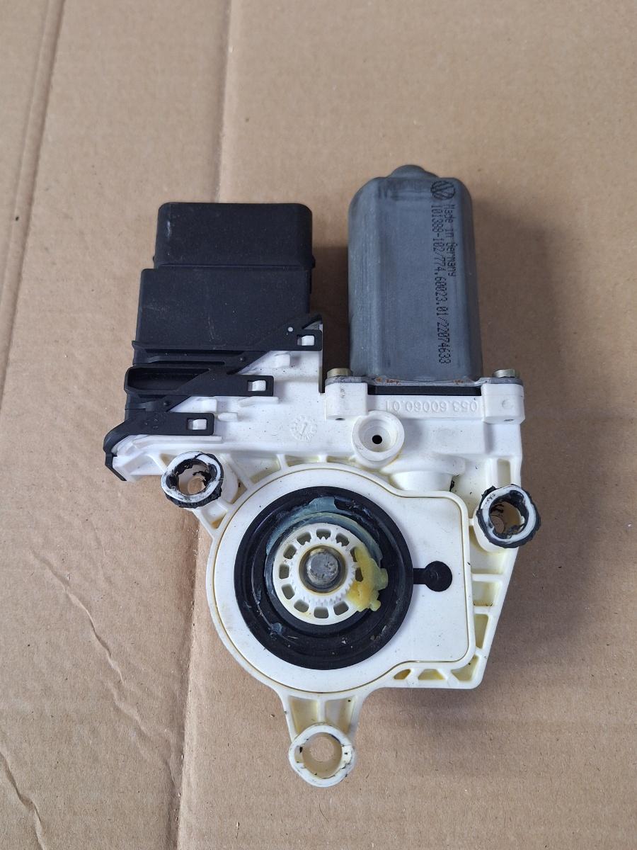 Motoras geam dreapta spate VOLKSWAGEN GOLF IV Variant 1J5 1999 - 2006 1.9 TDI ATD, AXR 1C0919812A