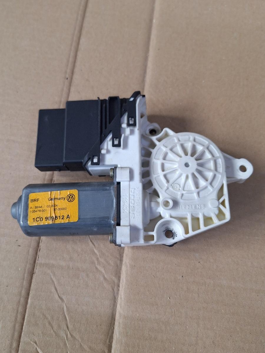 Motoras geam dreapta spate VOLKSWAGEN GOLF IV Variant 1J5 1999 - 2006 1.9 TDI ATD, AXR 1C0919812A