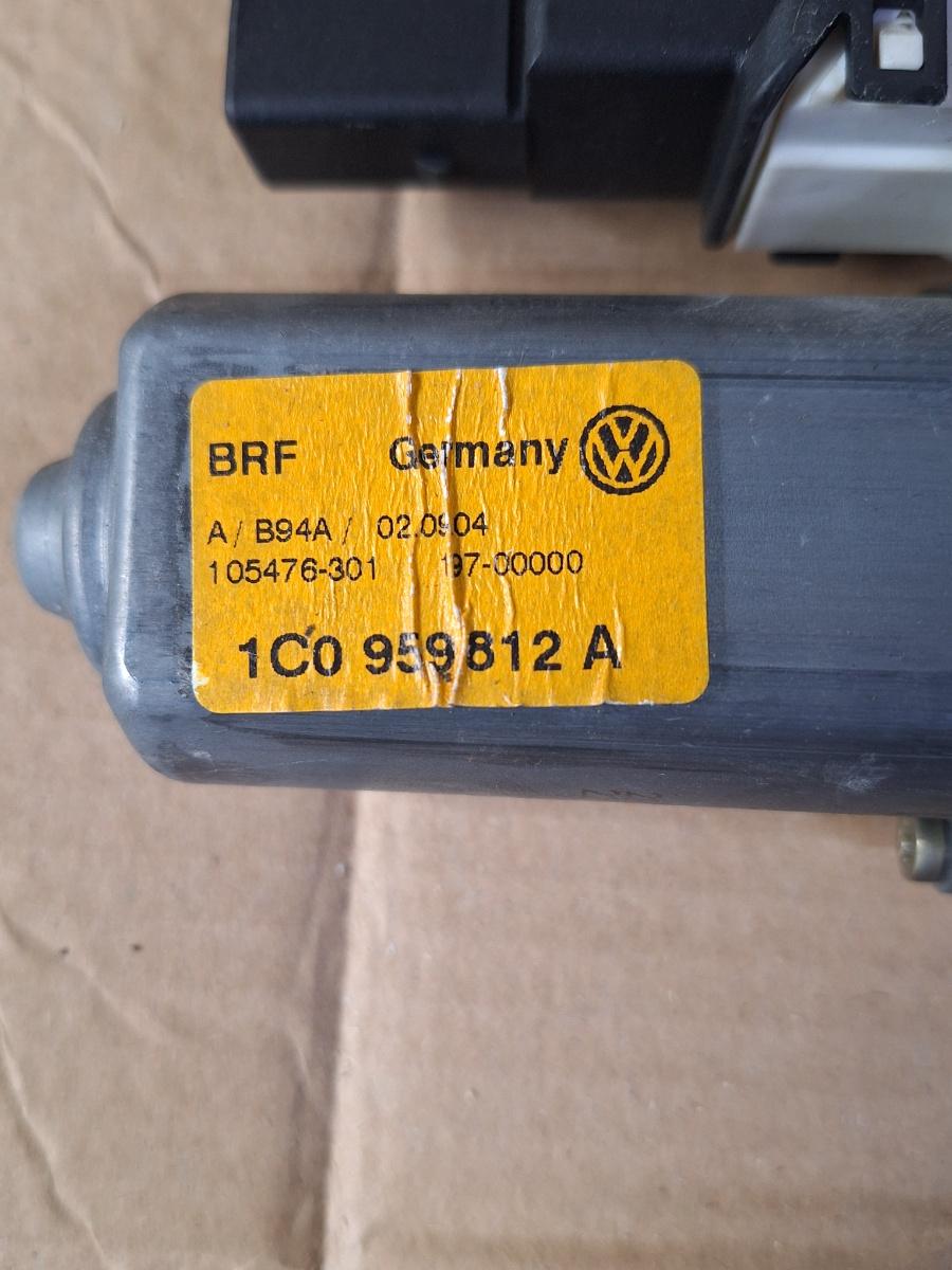 Motoras geam dreapta spate VOLKSWAGEN GOLF IV Variant 1J5 1999 - 2006 1.9 TDI ATD, AXR 1C0919812A