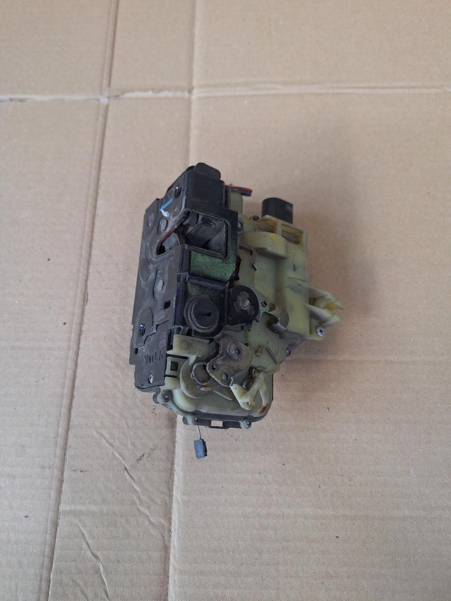 Broasca usa dreapta spate VOLKSWAGEN GOLF IV Variant 1J5 1999 - 2006 1.9 TDI ATD, AXR
