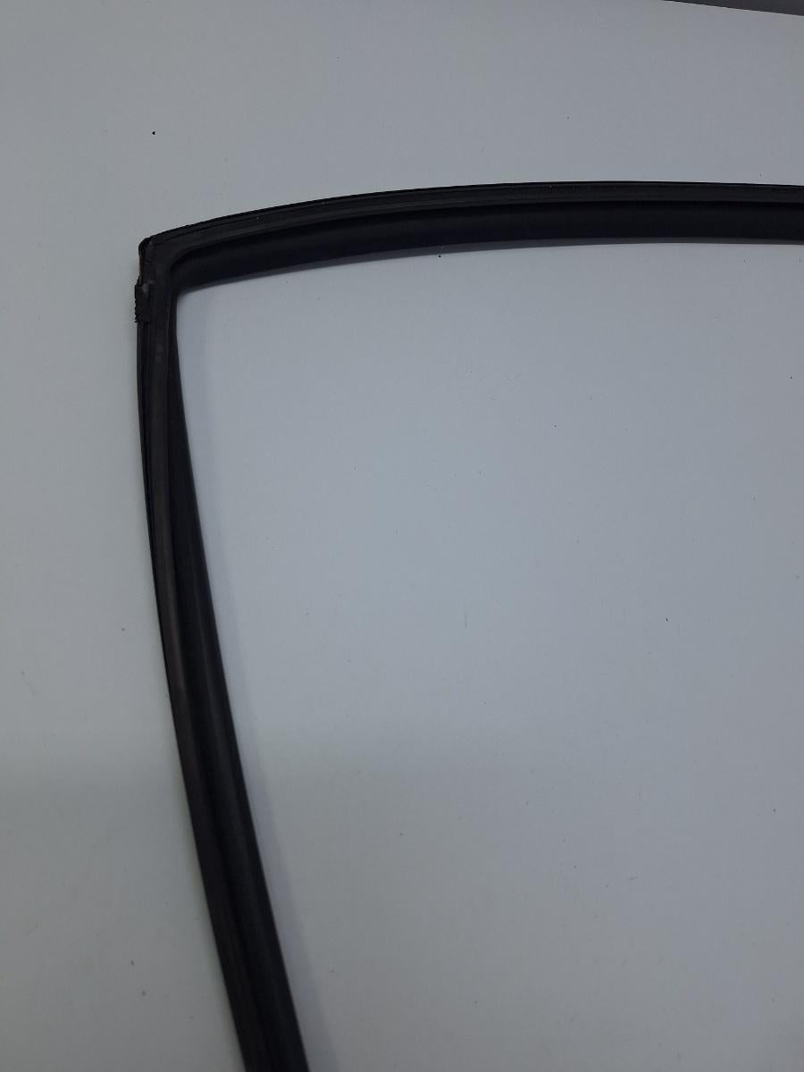 Cheder geam portiera spate dreapta TOYOTA COROLLA _E21_ 2018 -> 1.8 Hybrid 2ZR-FXE 6814202371