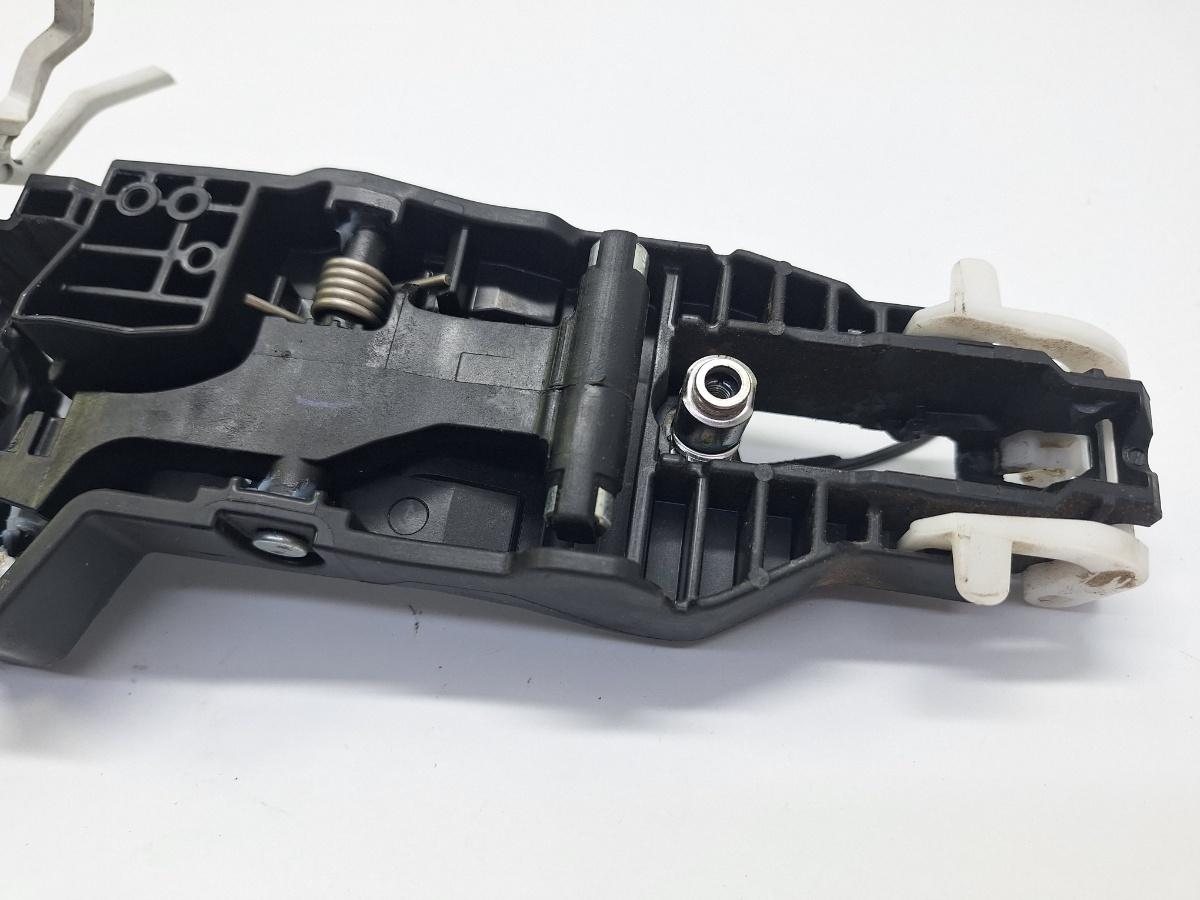 Suport maner exterior portiera spate dreapta TOYOTA COROLLA _E21_ 2018 -> 1.8 Hybrid 2ZR-FXE 6920302460