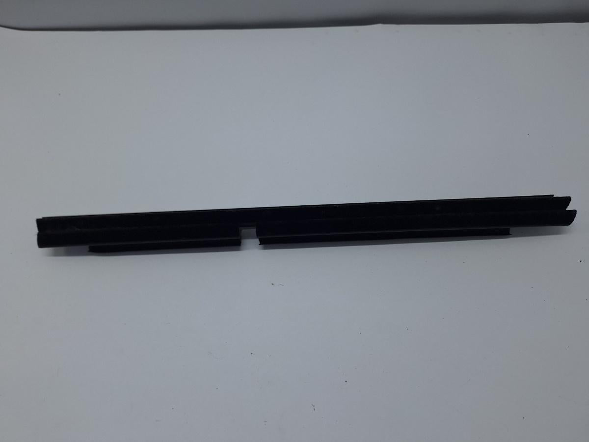 Cheder geam portiera spate dreapta TOYOTA COROLLA _E21_ 2018 -> 1.8 Hybrid 2ZR-FXE 6817302350