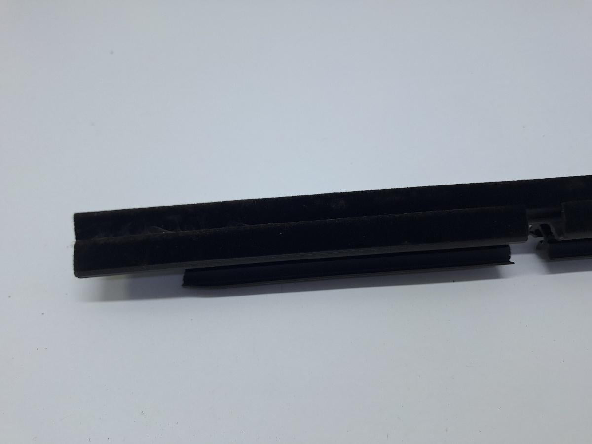 Cheder geam portiera spate dreapta TOYOTA COROLLA _E21_ 2018 -> 1.8 Hybrid 2ZR-FXE 6817302350