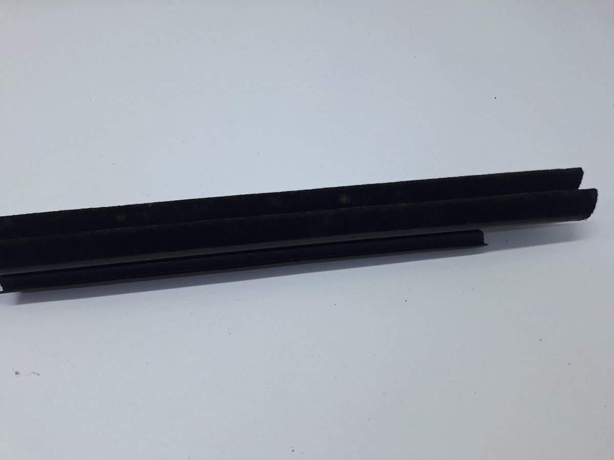 Cheder geam portiera spate dreapta TOYOTA COROLLA _E21_ 2018 -> 1.8 Hybrid 2ZR-FXE 6817302350