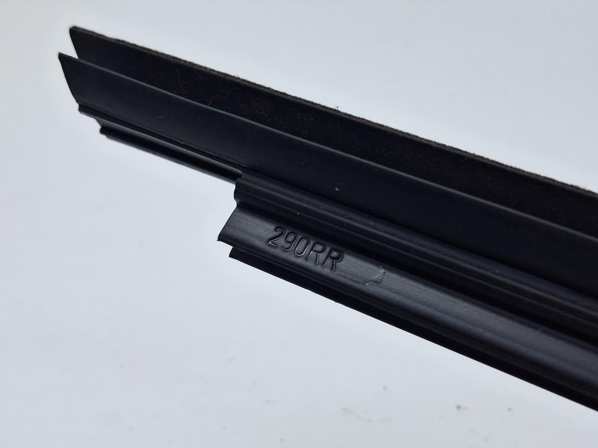 Cheder geam portiera spate dreapta TOYOTA COROLLA _E21_ 2018 -> 1.8 Hybrid 2ZR-FXE 6817302350