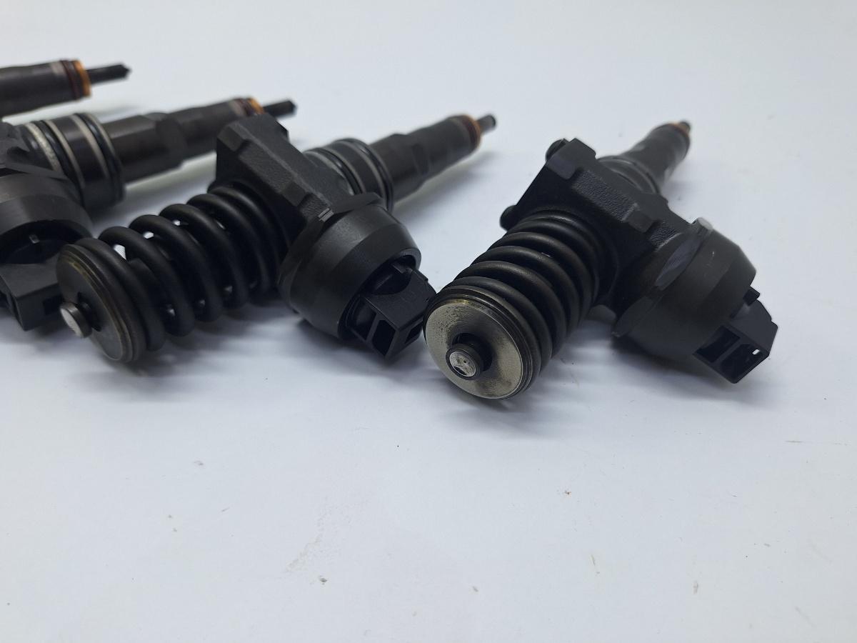 Set injectoare combustibil VOLKSWAGEN GOLF V 1K1 2003 - 2009 1.9 TDI BKC, BLS, BXE BOSCH 0414720215 038130073AG