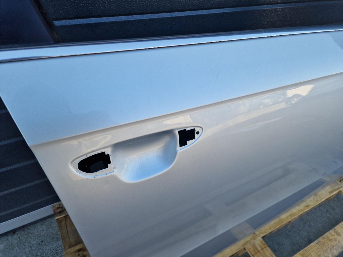 Usa portiera fata dreapta gri VOLKSWAGEN PASSAT 365 2010 - 2014 2.0 TDi LA7W