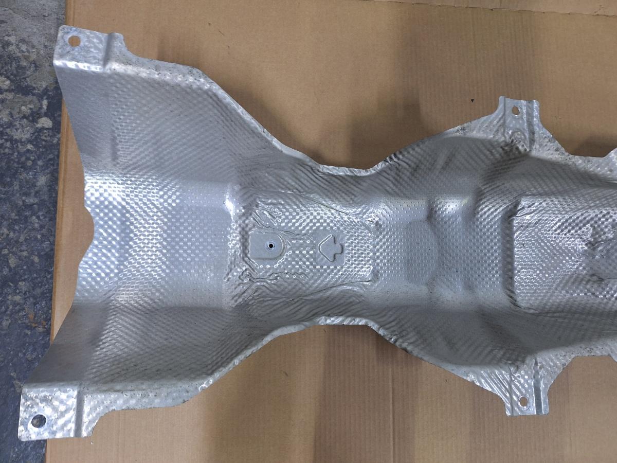 Scut termic teava de esapament TOYOTA COROLLA _E21_ 2018 -> 1.8 Hybrid 2ZR-FXE 5815302380