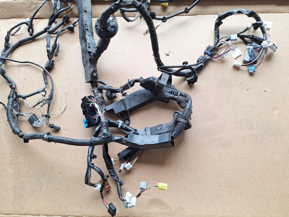 Instalatie electrica compartiment motor TOYOTA COROLLA _E21_ 2018 -> 1.8 Hybrid 2ZR-FXE 82111F2700
