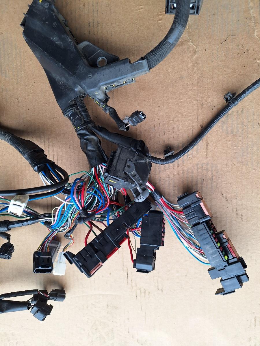 Instalatie electrica compartiment motor TOYOTA COROLLA _E21_ 2018 -> 1.8 Hybrid 2ZR-FXE 82111F2700