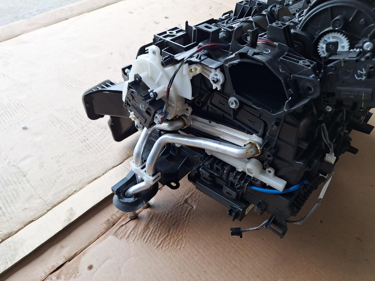 Carcasa ansamblu aeroterma complet TOYOTA COROLLA _E21_ 2018 -> 1.8 Hybrid 2ZR-FXE 87050-02X50