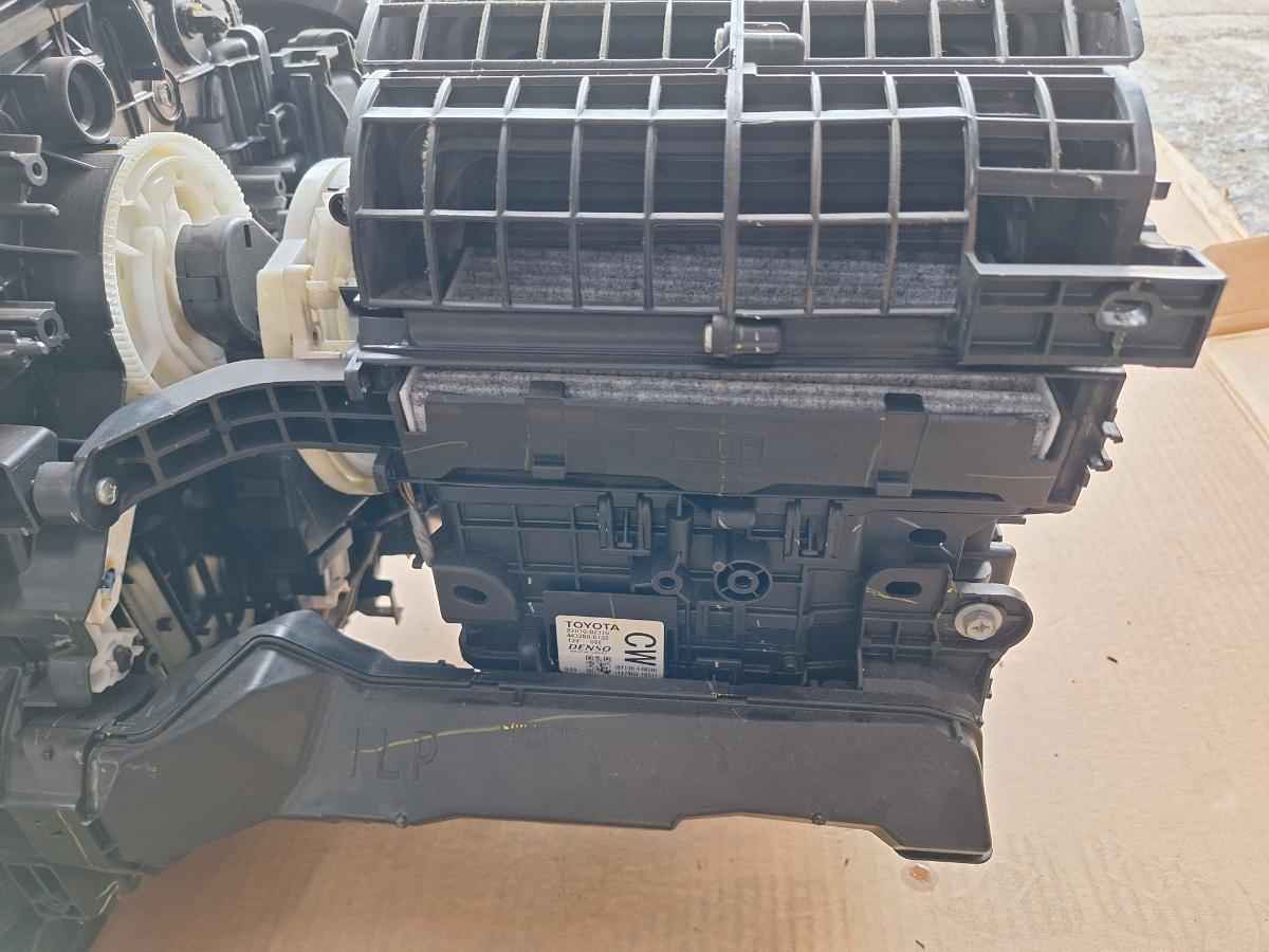 Carcasa ansamblu aeroterma complet TOYOTA COROLLA _E21_ 2018 -> 1.8 Hybrid 2ZR-FXE 87050-02X50